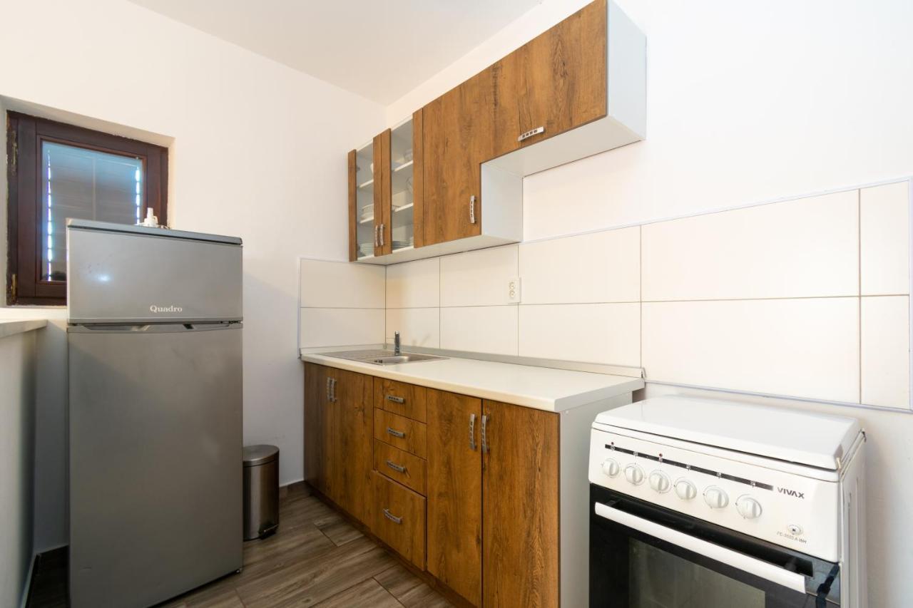 Apartment By The Sea Mandre, Pag - 3084 *