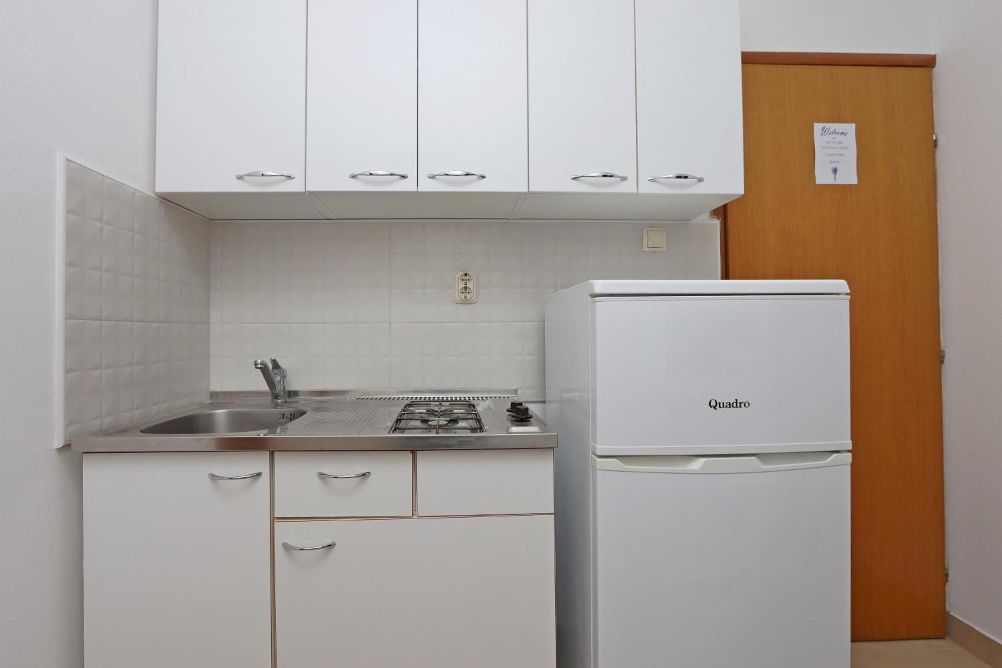 By The Sea Mandre, Pag - 3084 Apartment Kolan