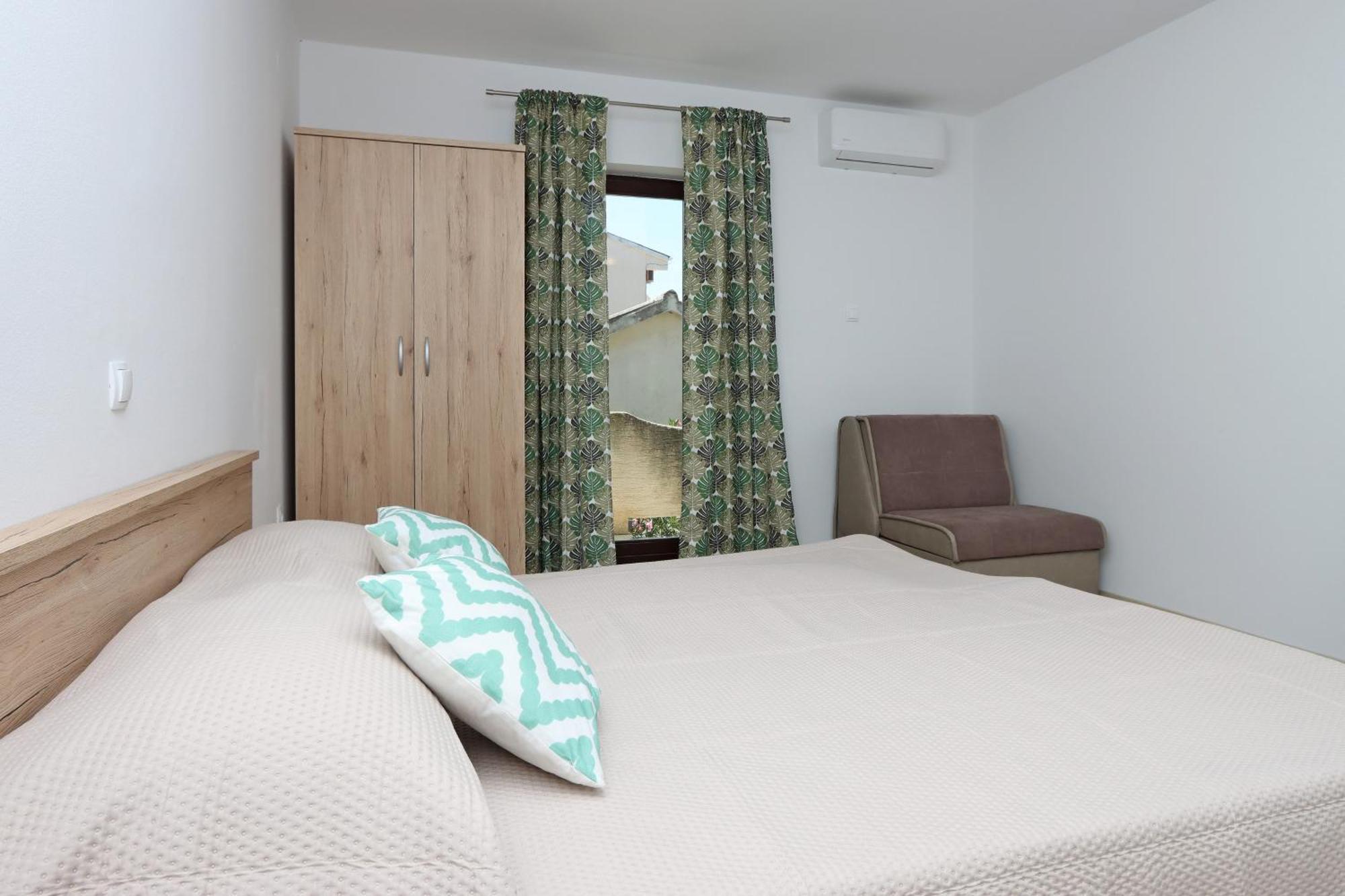 By The Sea Mandre, Pag - 3084 Apartment Kolan