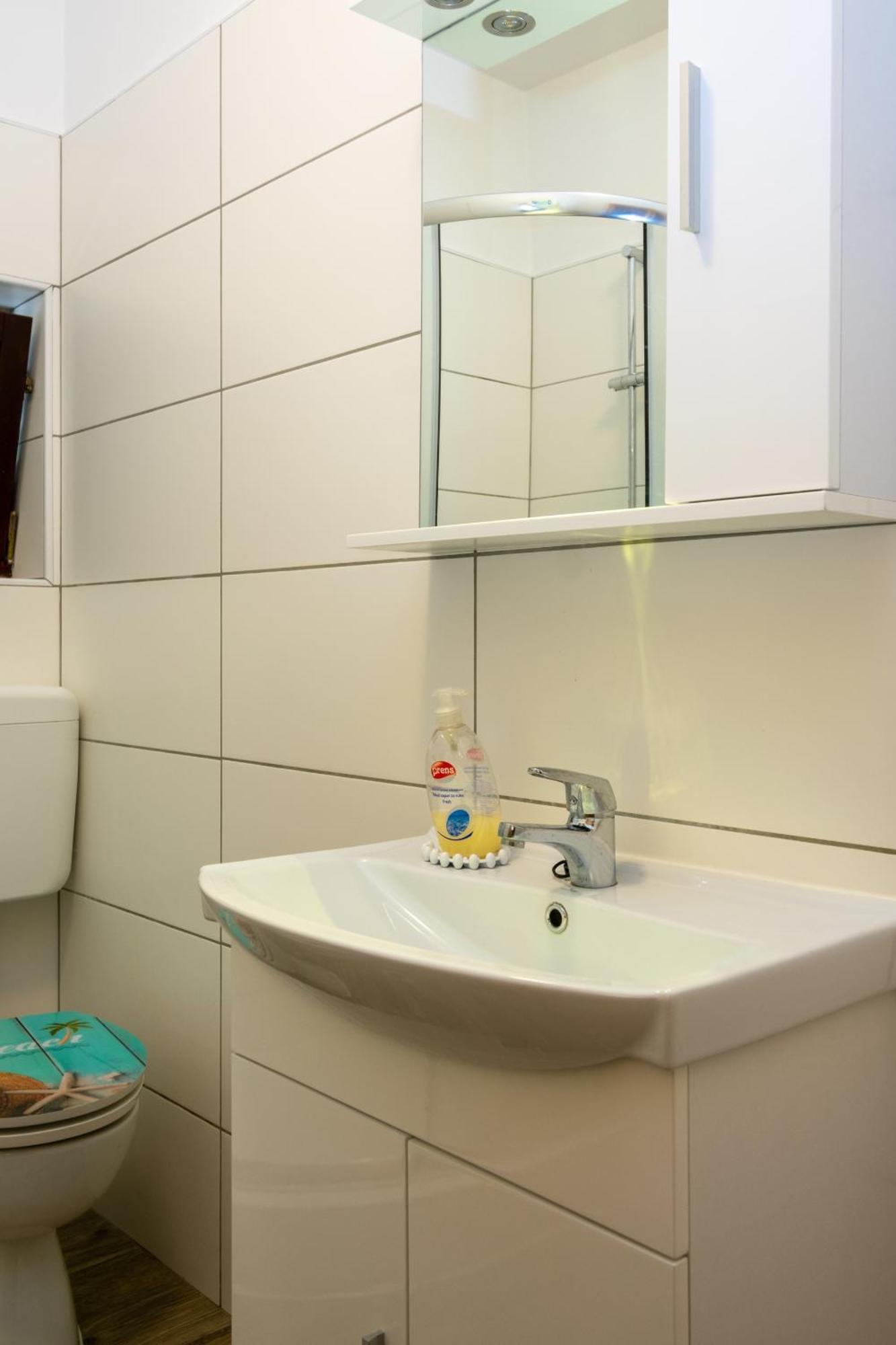 Apartment By The Sea Mandre, Pag - 3084 *