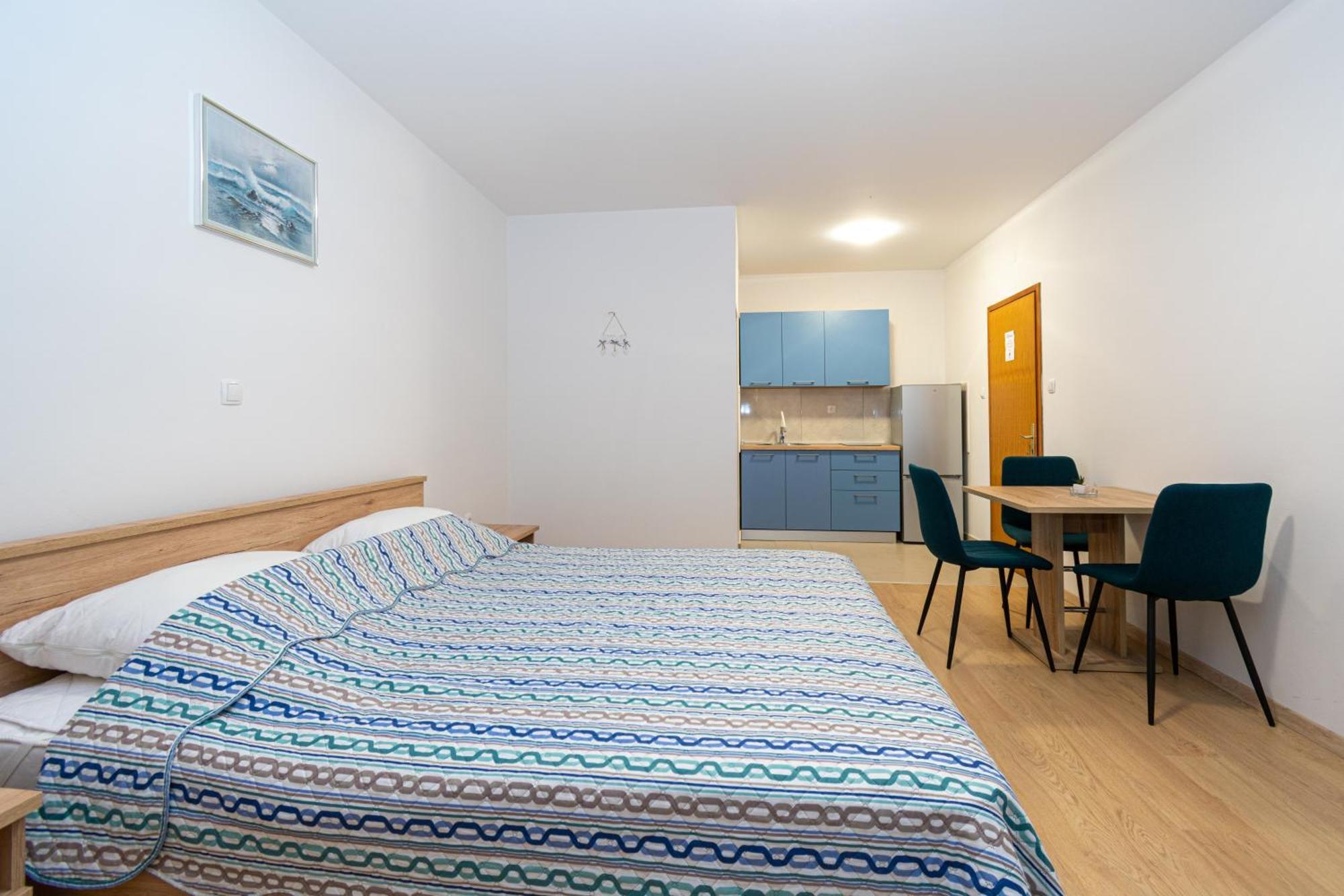 By The Sea Mandre, Pag - 3084 Apartment Kolan